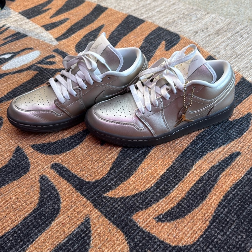 Nike Jordan 1 Low SE Metallic Zinc